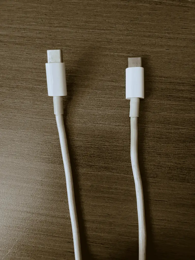 macbook charging cable turning yellow