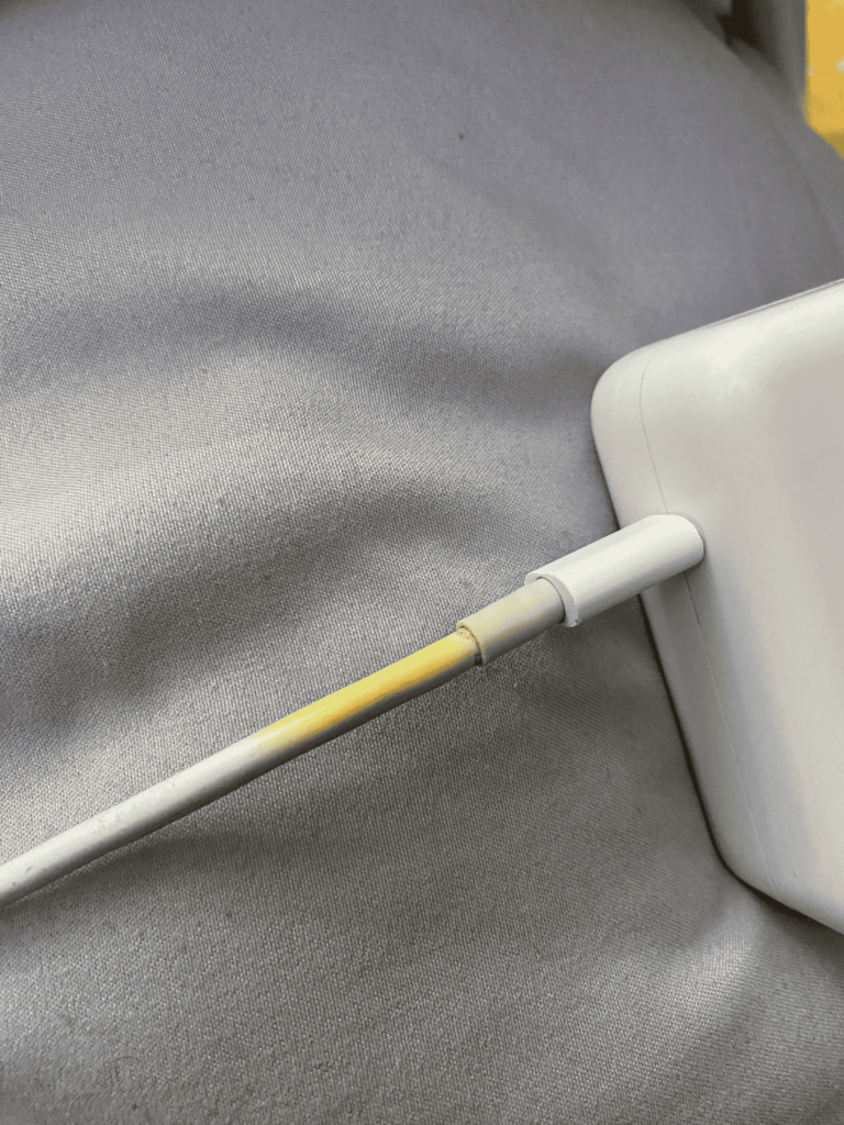 macbook charging cable turning yellow
